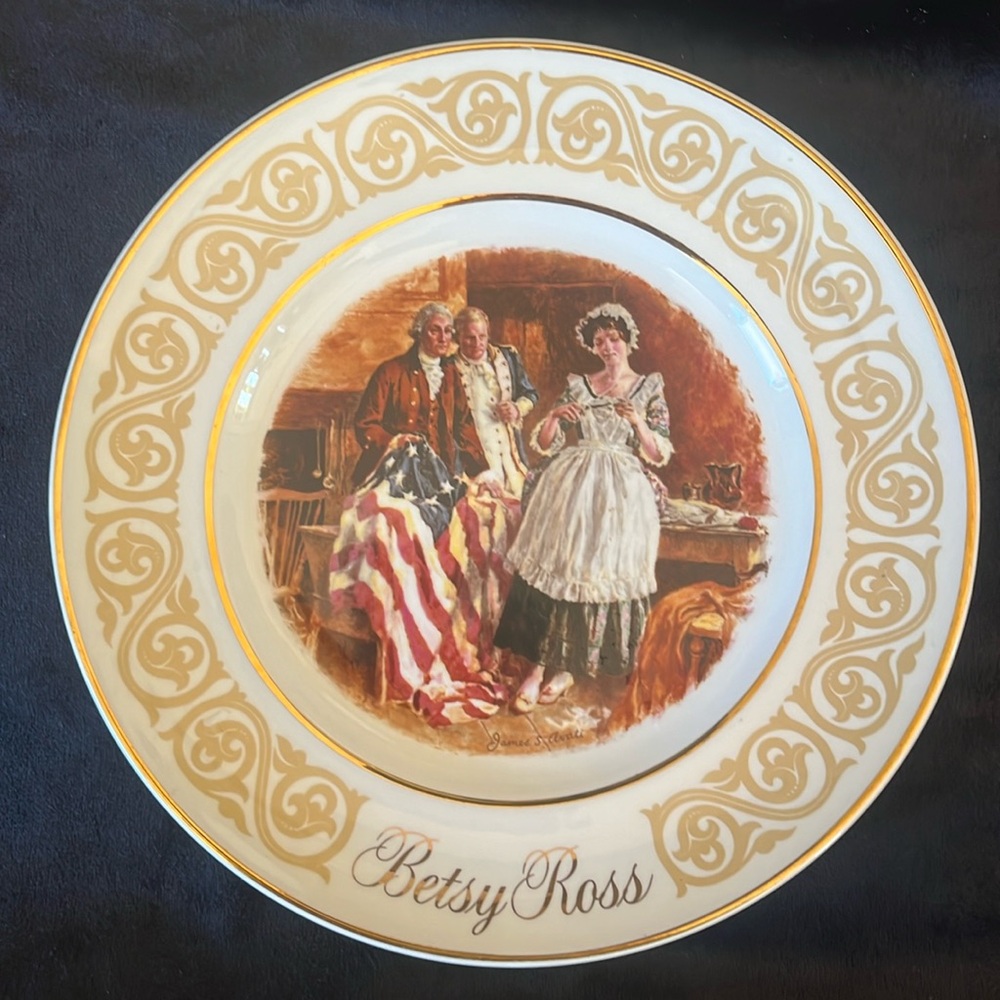 VINTAGE AVON 1973 Betsy Ross collectors plate